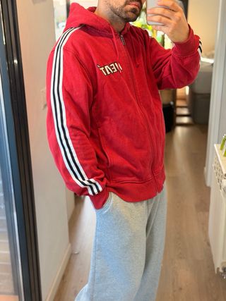 Sudadera Adidas Roja con Rayas