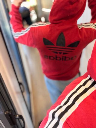 Sudadera Adidas Roja con Rayas