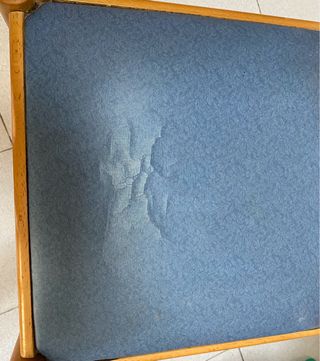 Mesa de comedor de madera con sillas