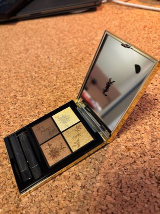 Trucchi Yves Saint Laurent nero e oro