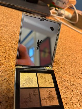 Trucchi Yves Saint Laurent nero e oro