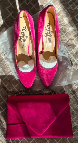 Zapatos tacón y bolso fucsia