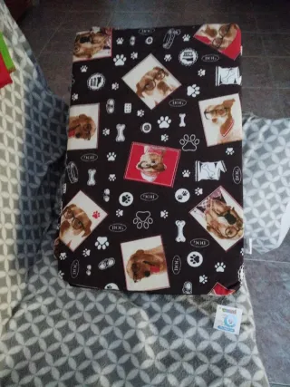 Colchón para perros con estampado de perros
