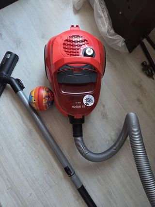 Aspiradora Bosch Roja 2200W