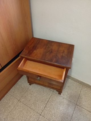 Mesilla noche madera maciza clásica
