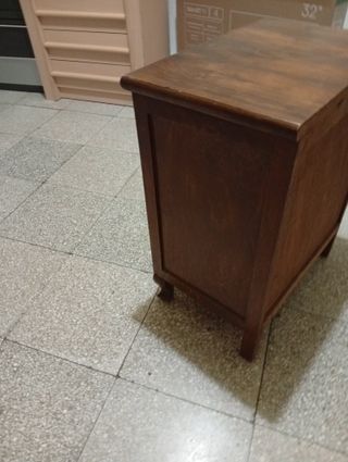 Mesilla noche madera maciza clásica