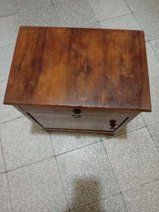 Mesilla noche madera maciza clásica