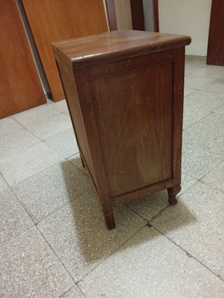 Mesilla noche madera maciza clásica