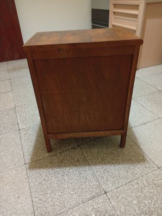 Mesilla noche madera maciza clásica