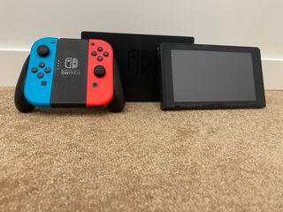 Nintendo Switch Azul/Rojo + Funda + Mando Pro