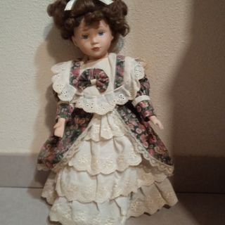 Muñeca de porcelana vintage