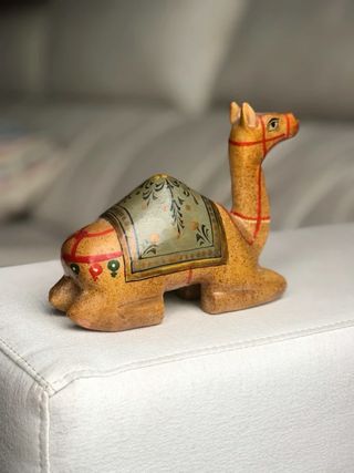 Dromedario pintado a mano