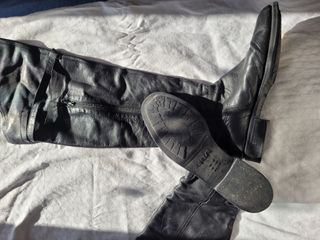 Botas altas de piel negras