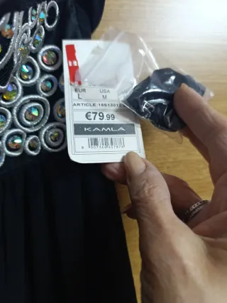 Vestido de fiesta negro con pedrería