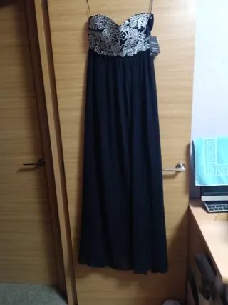 Vestido de fiesta negro con pedrería