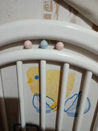 Cuna blanca con detalles