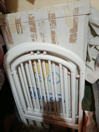 Cuna blanca con detalles