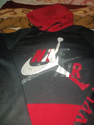 Sudadera Nike Air Jordan Negra y Roja