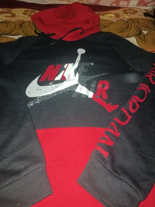 Sudadera Nike Air Jordan Negra y Roja