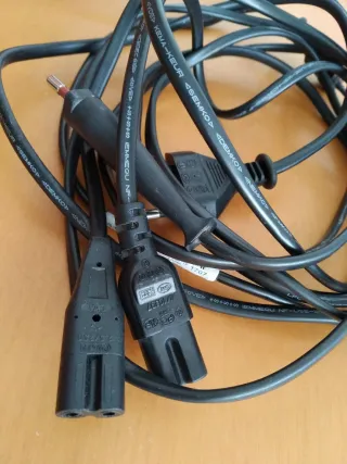 Cable HDMI, ordenador portátil y sobremesa, impres