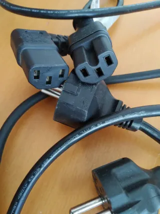 Cable HDMI, ordenador portátil y sobremesa, impres