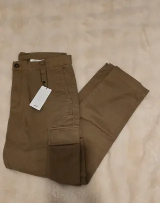 Pantalón cargo Mango marrón