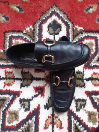 Mocasines LATOUCHE negros con hebilla dorada