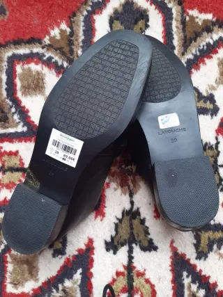 Mocasines LATOUCHE negros con hebilla dorada