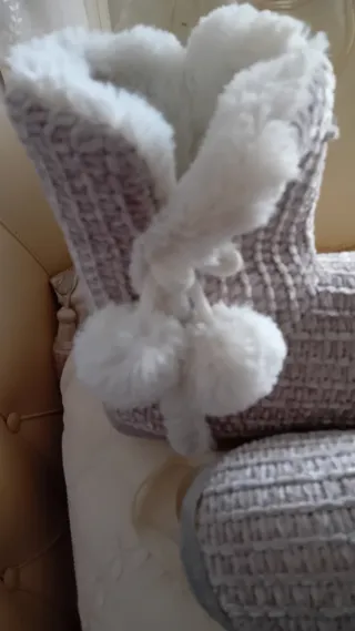 Ciabatte imbottite beige con pompon