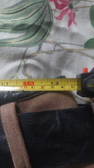 Falda de gamuza marrón con cinturón