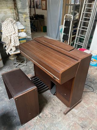 Piano electrónico de madera