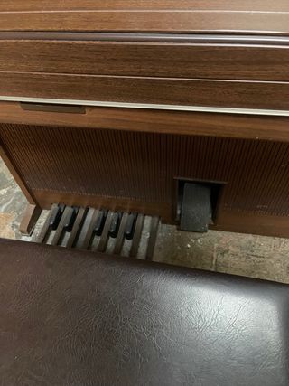 Piano electrónico de madera