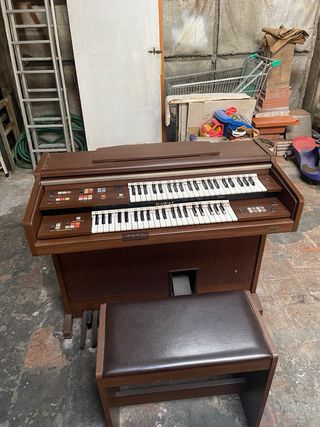 Piano electrónico de madera