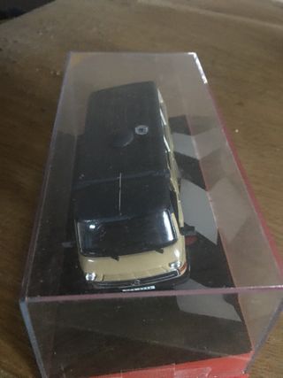 Furgoneta Mercedes Modificada 1/43