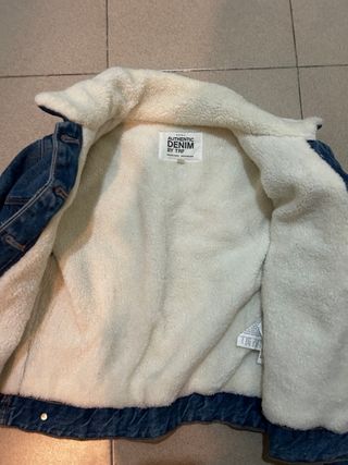 Cazadora vaquera Zara borrego Talla S