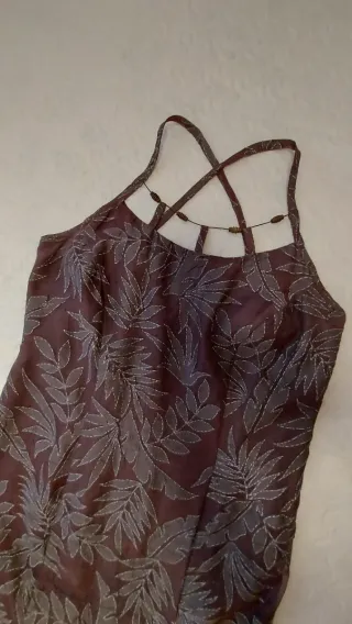 Vestido morado con detalles plateados y chaqueta