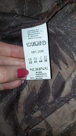 Vestido morado con detalles plateados y chaqueta