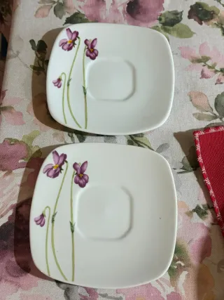 6 piattini in ceramica con fiori lilla