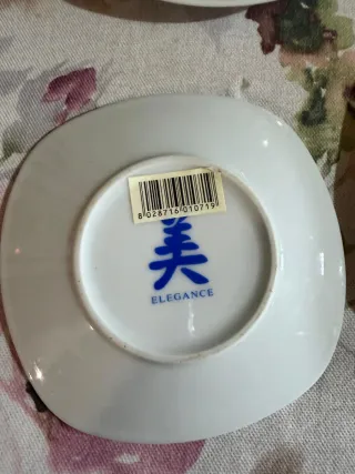 6 piattini in ceramica con fiori lilla