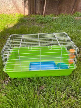 Jaula para mascotas con accesorios