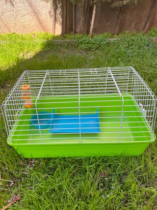 Jaula para mascotas con accesorios