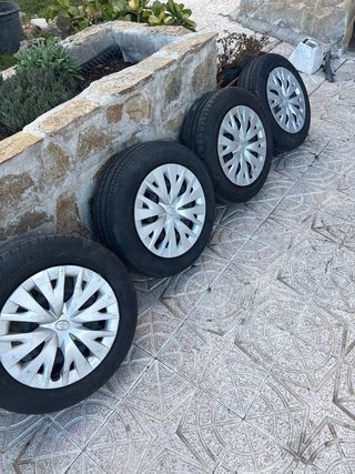 Llantas Toyota Yaris (4 unidades)