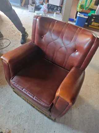 Conjunto Sofás Piel Marrón y cojines mostaza