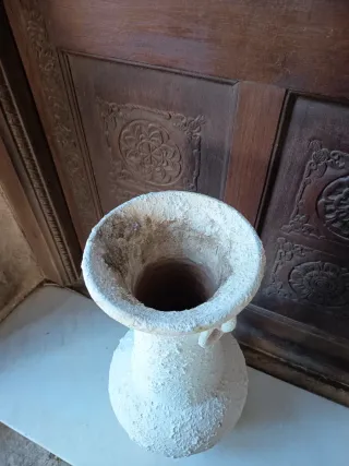 Ánfora antigua decorativa