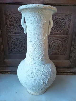 Ánfora antigua decorativa