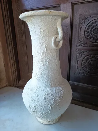 Ánfora antigua decorativa