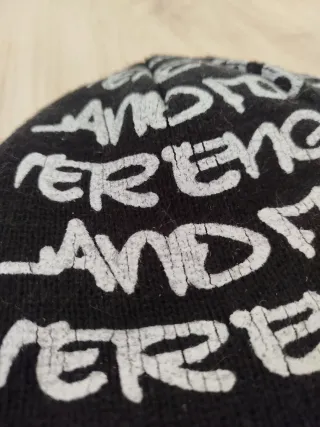 Gorro negro invierno estampado