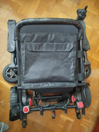Silla de ruedas eléctrica plegable