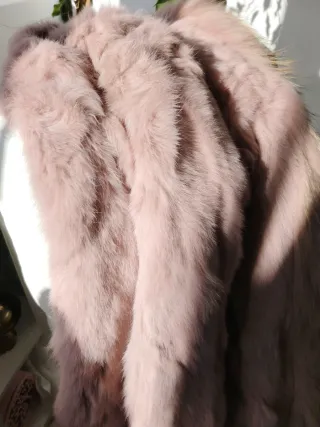 Abrigo chaquetón rosa piel conejo y filo de zorro