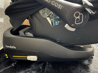 Maxi-Cosi Bebe + Isofix Base